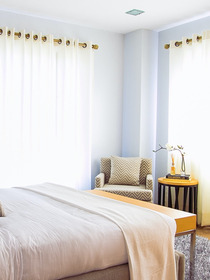 A mini-guide to buying the curtains for bedroom