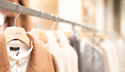 What women's clothing store sells niche brands